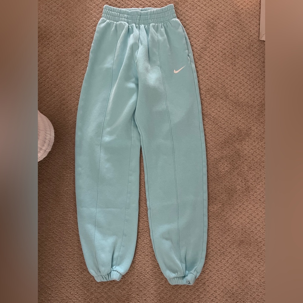 Sportswear Essential Women’s Fleece Pants